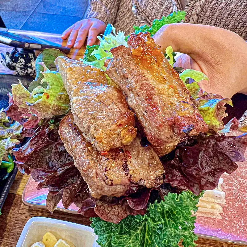 소문의맛집 외식하는날 버스킹 김준현 이영현 돼지등삼겹갈비 돼지갈비 맛있는 갈비집 방송 출연 맛집 위치 메뉴 가격 정보