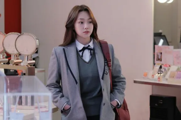 화장품을 훔치다 걸린 신다영(강미나)