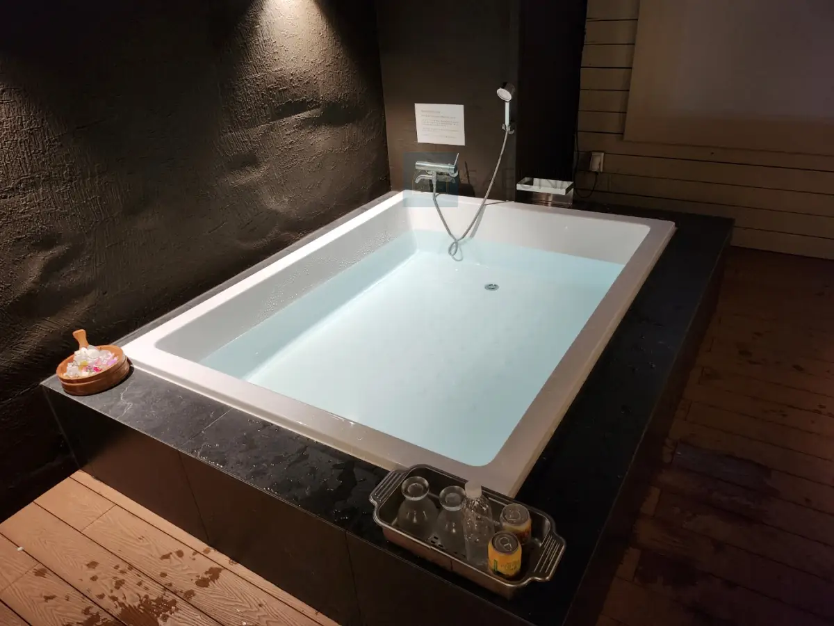 천안-요수리구리-호텔-야외-반신-욕조