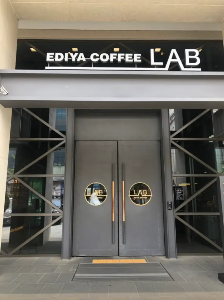 이디야커피랩-매장외부