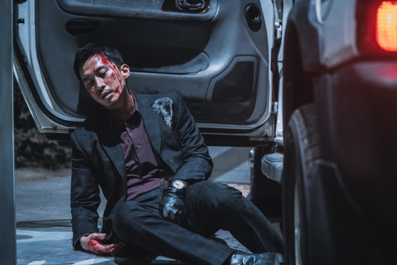 총상을 입고 쓰러지는 이안