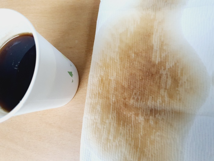 옷감에-묻은-커피
