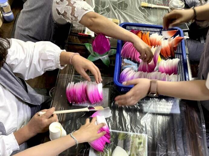 연꽃등을 만드는 사람들