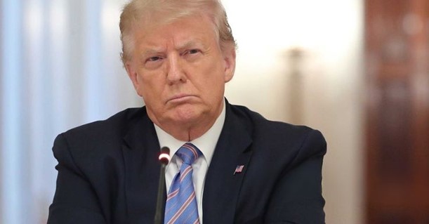 트럼프의-가상화폐-정책으로-천정부지로-뛰어오르는-것처럼-탐욕스런-트럼프-모습