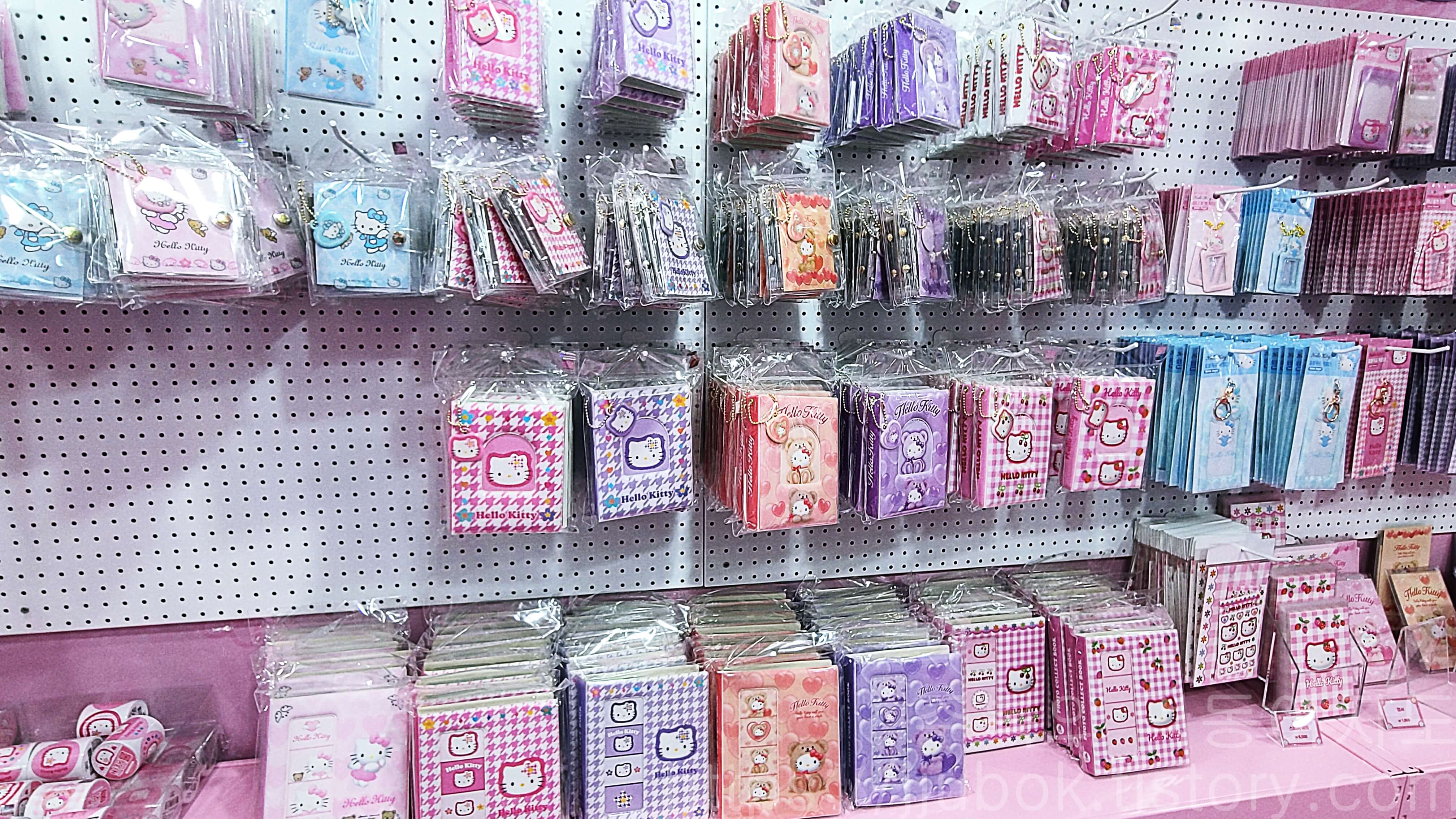 헬로키티-문방구-팝업스토어-굿즈샵-판매-상품-10