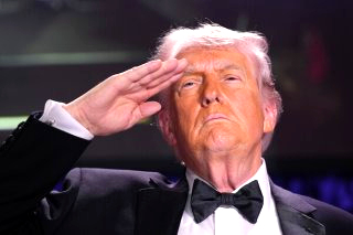 백악관 만찬 총격 아수라장 트럼프 피신 범인 직업 교사 속보(영상)