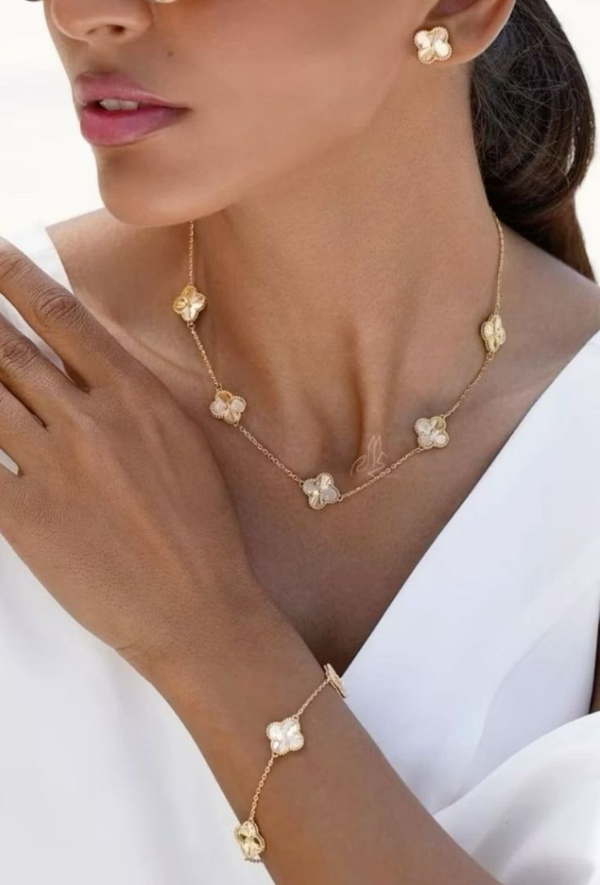 수(水) 기운 부족 사주를 위한 반클리프 아펠 블루 아게이트 알함브라 링