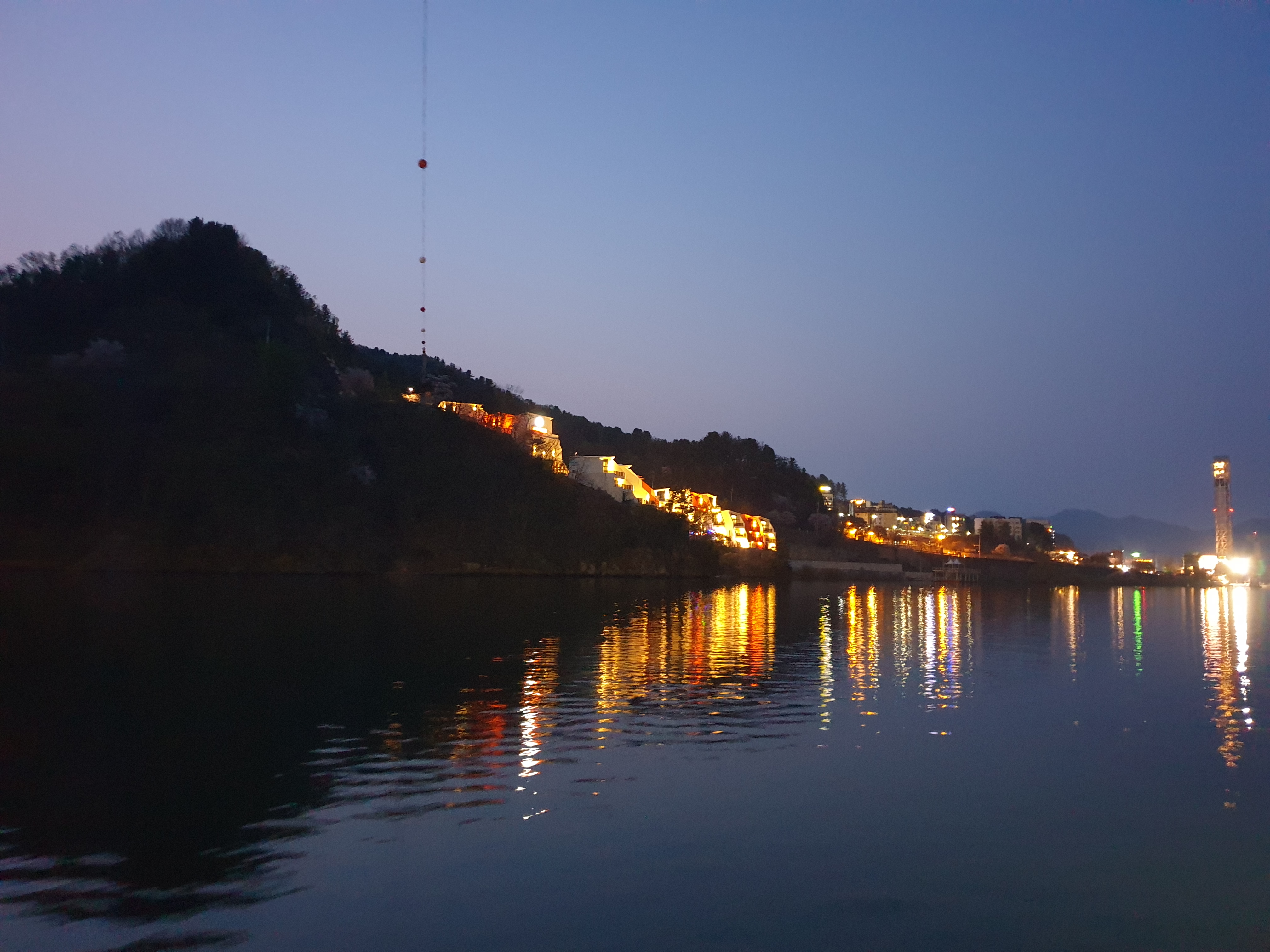 남이섬-배를-타고-밤-풍경-감상