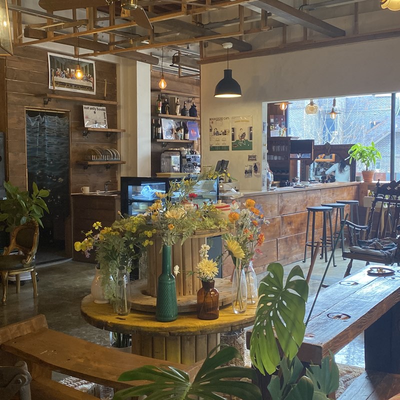 쿠안도-카페-내부-인테리어