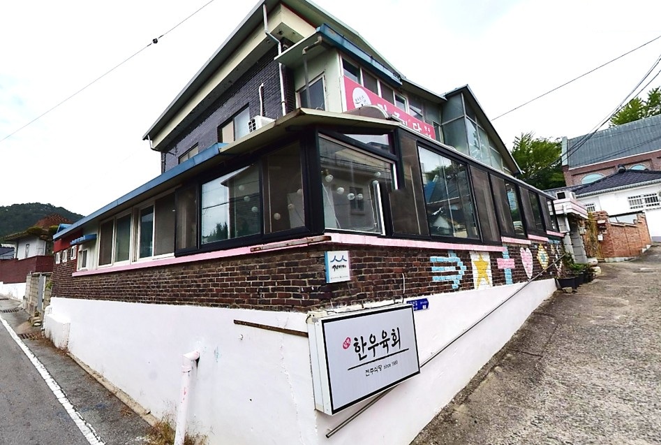 전현무계획2 한우 생고기 육회 낙지비빔밥 맛집으로 소개된 2층 양옥집 모습의 함평 전주식당 외관