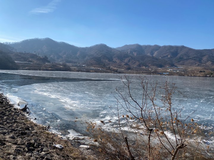 얼어있는-무을저수지