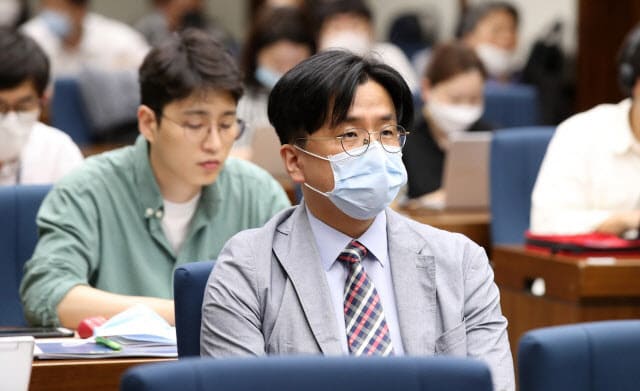 	[태세 전환 의료인] 그렇게 정부 방역 정책 주도하며 백신 접종 강요하더니...이제와서
