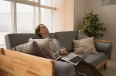 (왼) 국민의 힘 김상훈 정책위원장 -출처: 머니투데이- / 1월 27일 임시공휴일 지정 공유일 확정