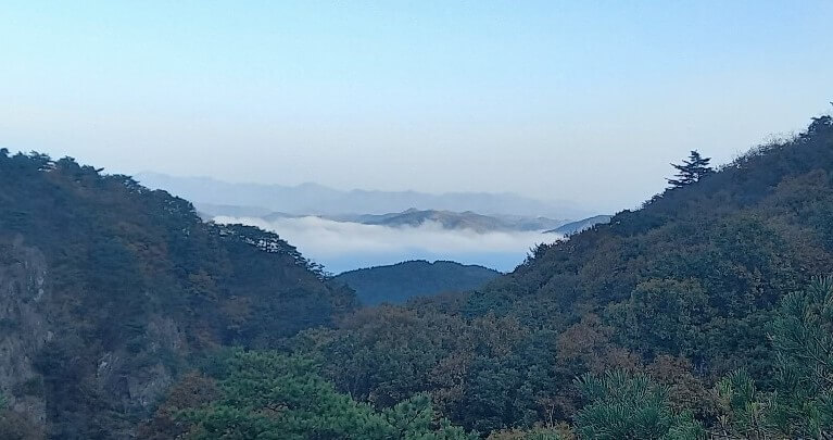 대둔산을 오를때의 저 멀리 보이던 운무의 모습
