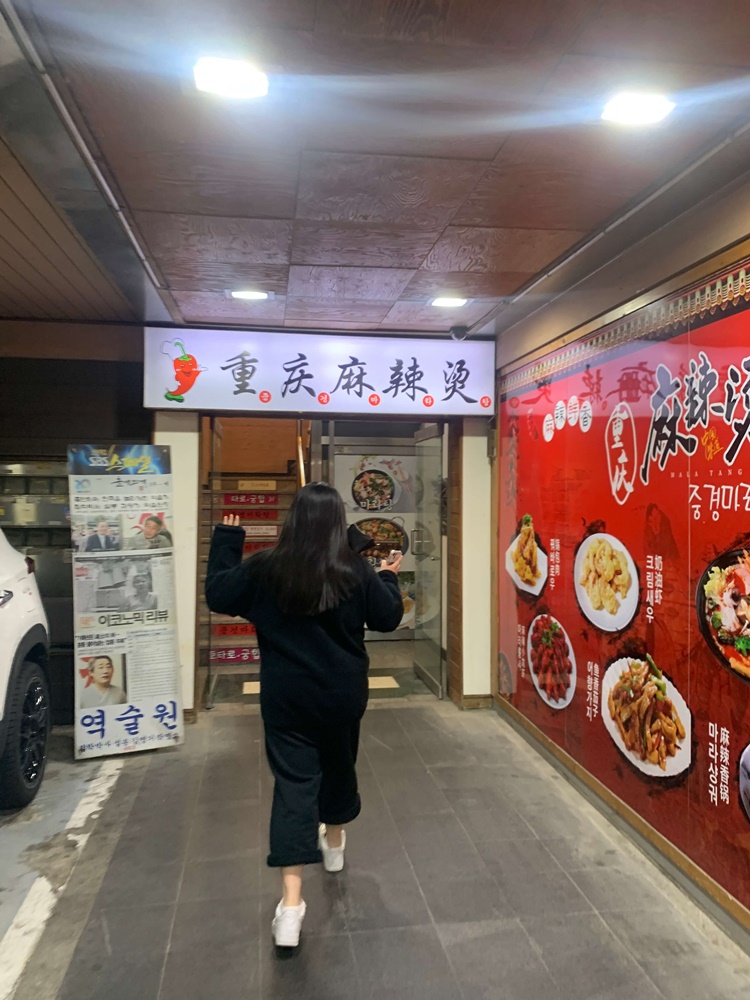 2층으로 올라가는 계단입구