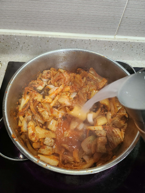 돼지고기김치찌개
