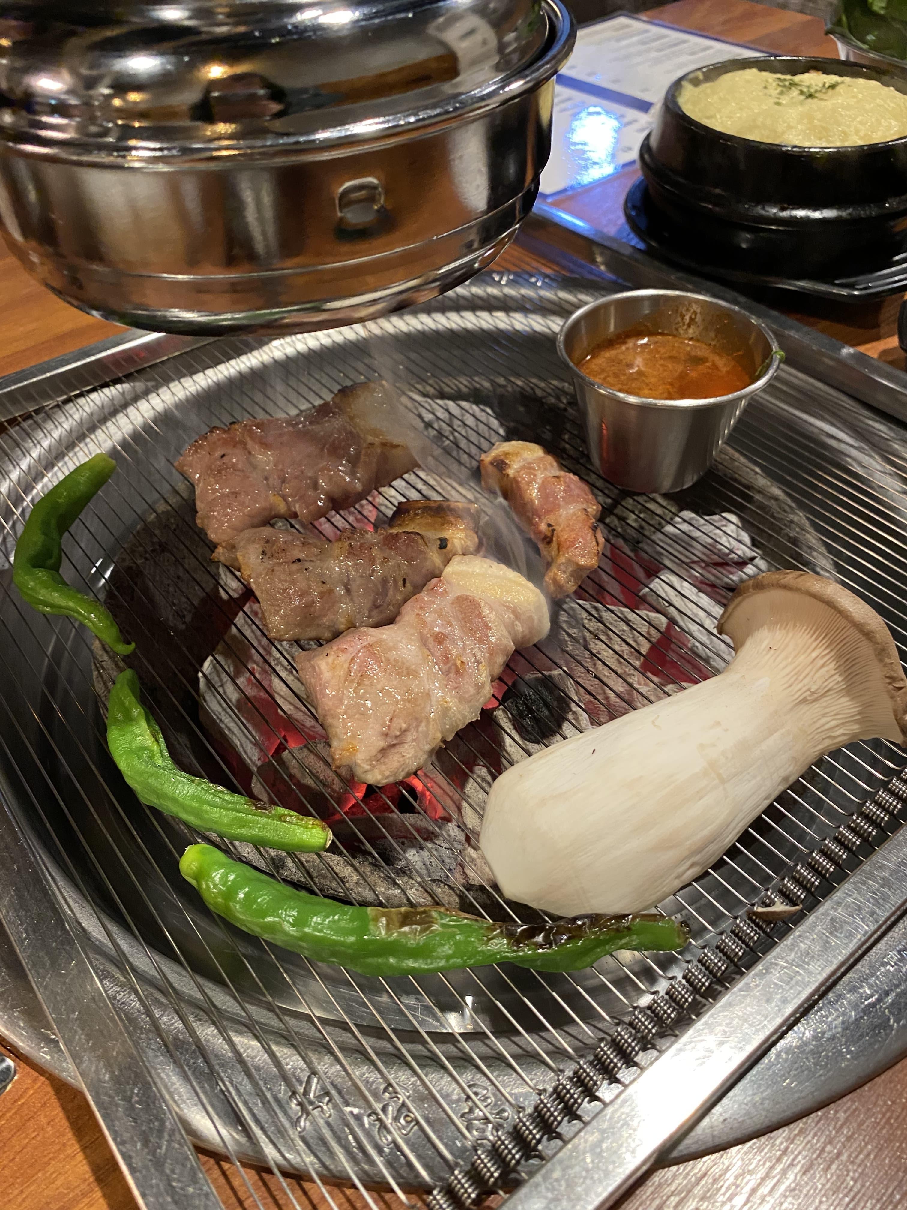 찬미돼지-제주꼬들살-꽈리고추-버섯-멜젓