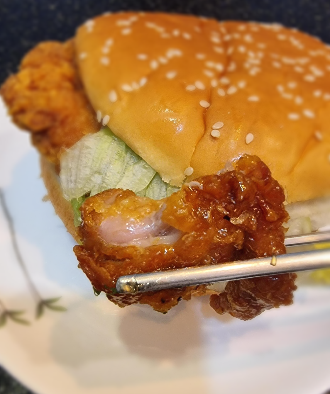 한입 먹은 순살치킨