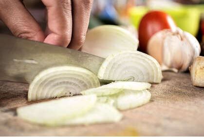 칼에-물-묻히고-양파자르기