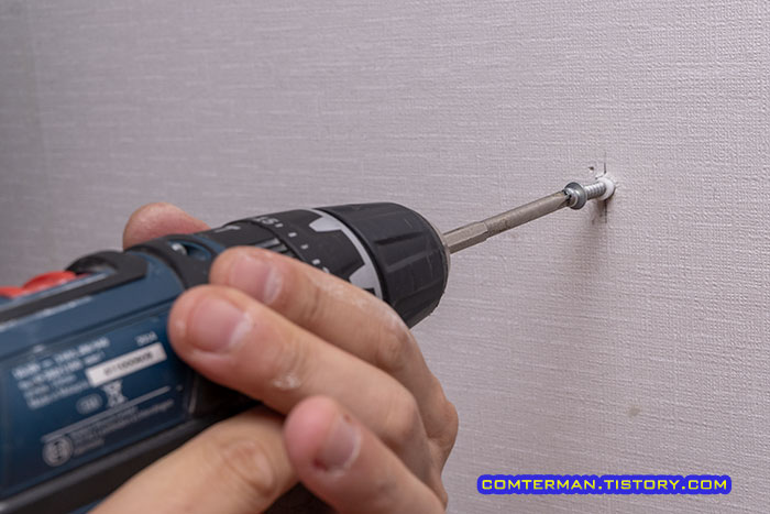 콘크리트벽 나사못 고정