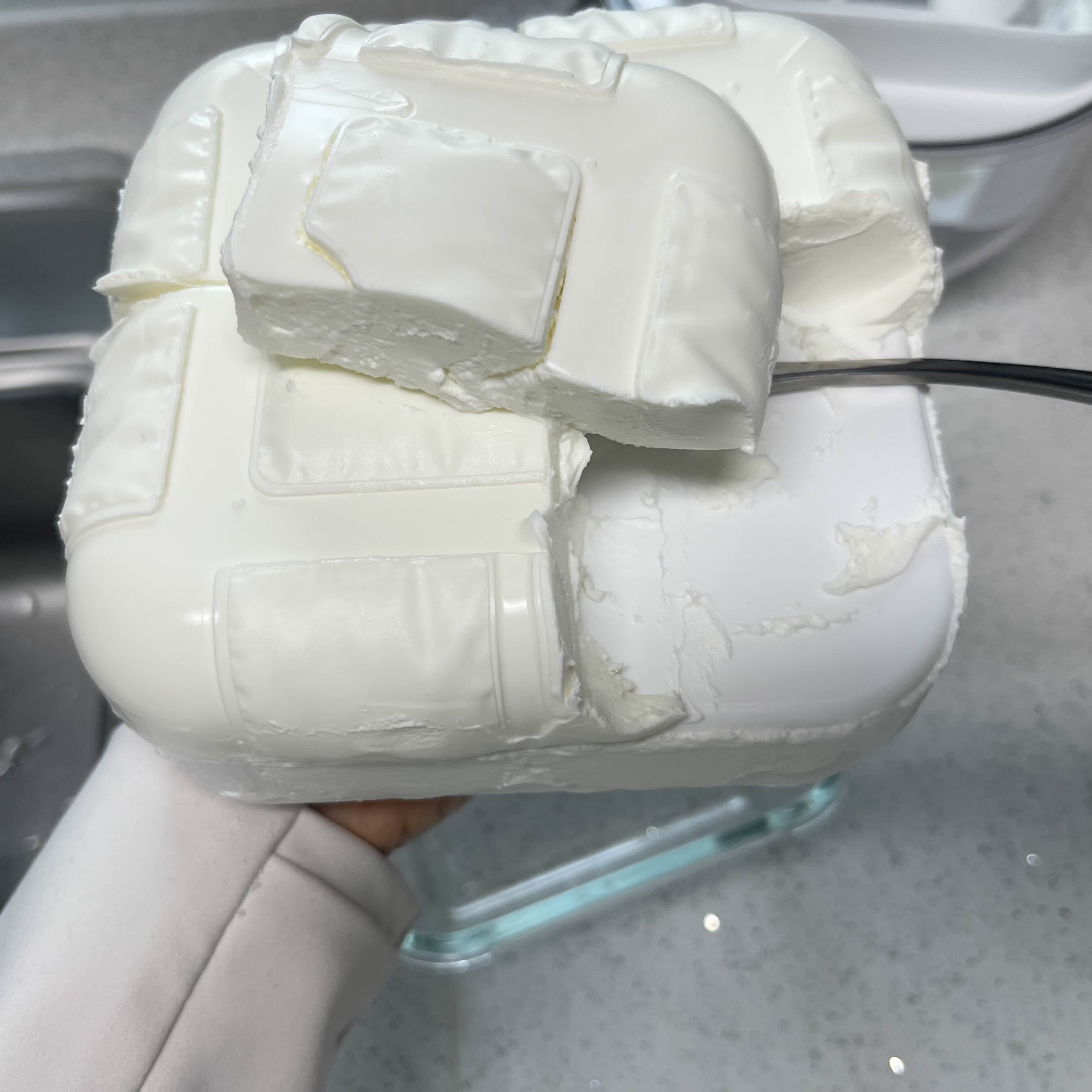 꾸덕하게 잘 완성된 그릭요거트 사진