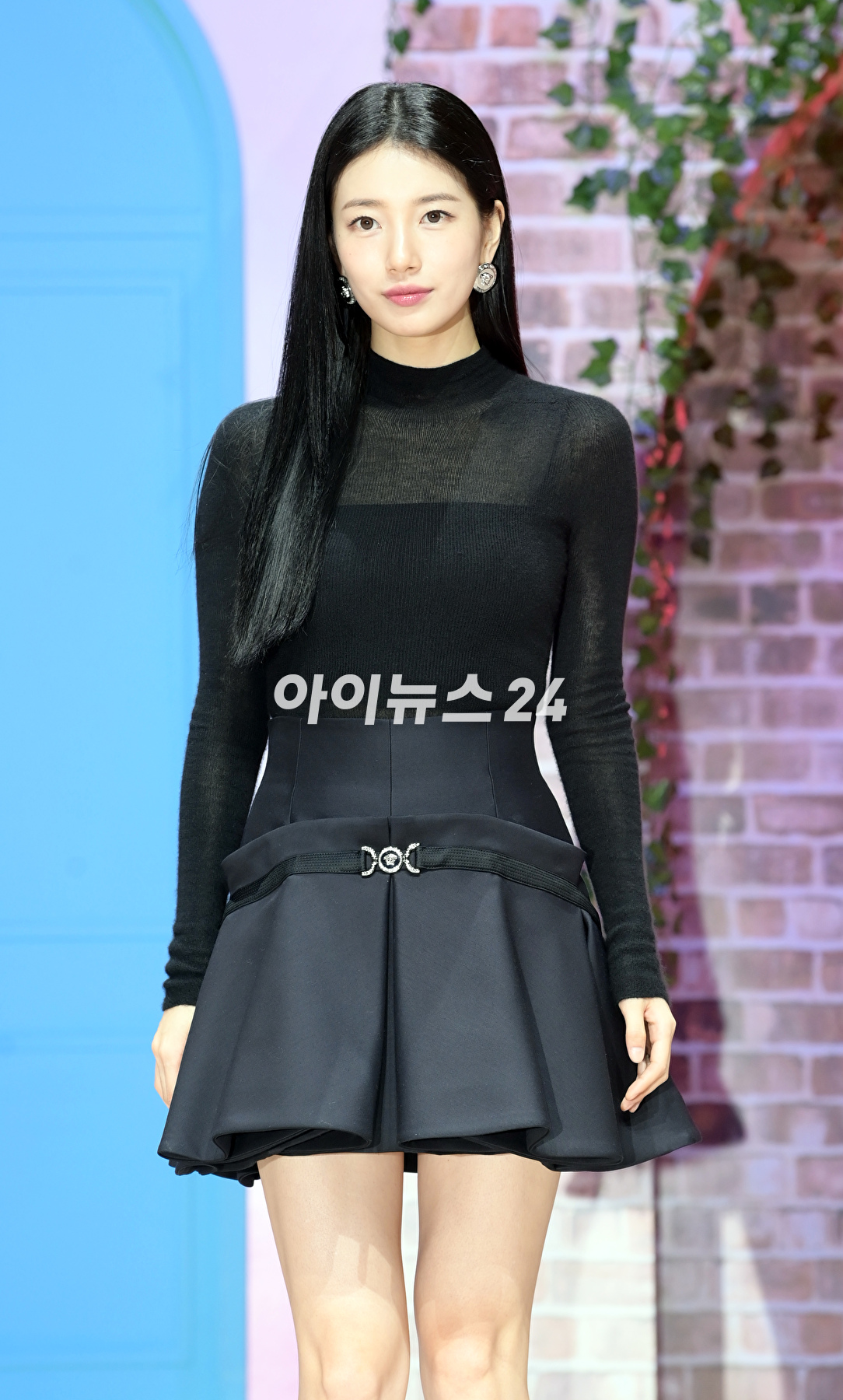 배우 수지가 18일 오전 서울 강남구 삼성동 coex신한카드artium에서 열린 넷플릭스 시리즈 '이두나!' 제작발표회에 참석하고 있다. [사진=정소희 기자]