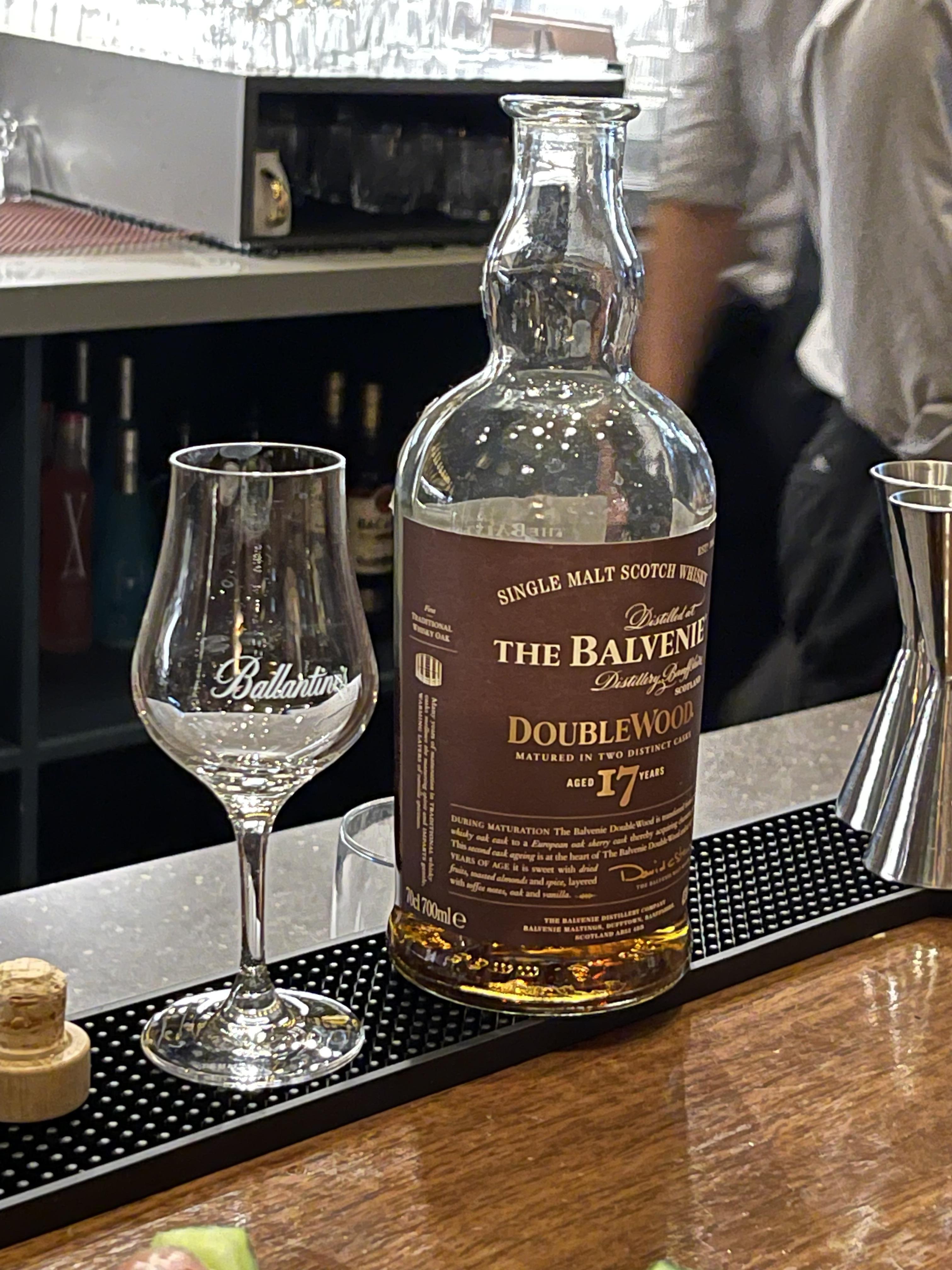 29 Pub 2호점 발베니 17년 더블 우드 (따르기 전)