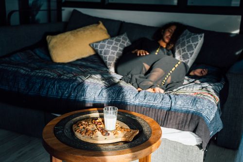 여름철 야식 위험성 : 살찌는 것보다 더 무서운 문제들