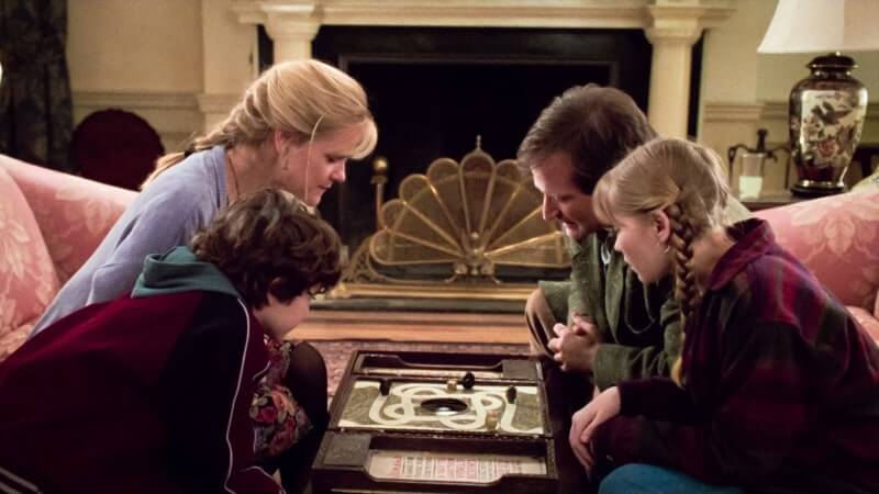 1995년 영화 쥬만지 속 마법의 보드게임을 진행하는 장면