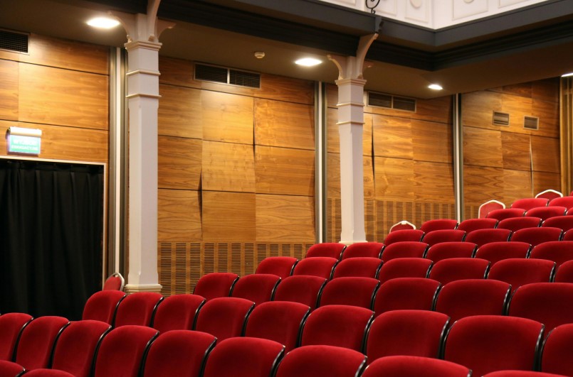 영화관의 좌석 모습