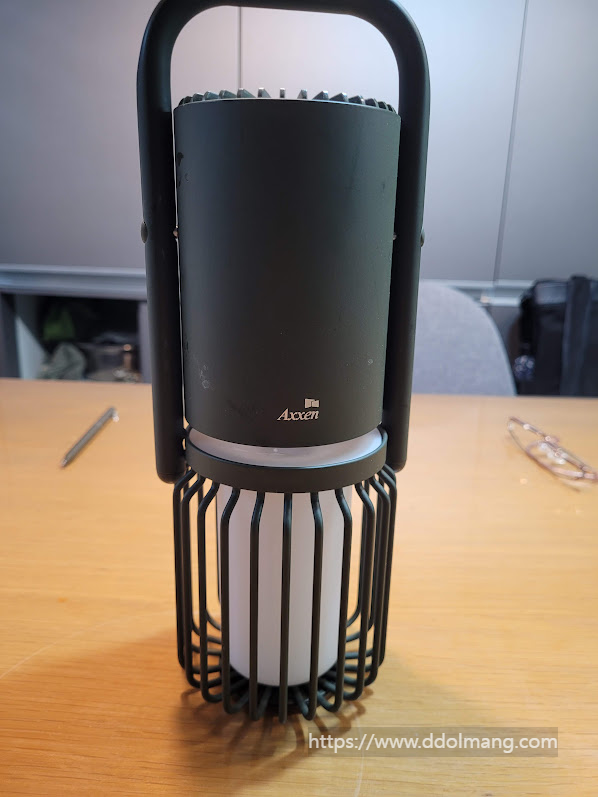 AXXEN BS120 전면 디자인 — 깔끔하면서도 레트로한 감성