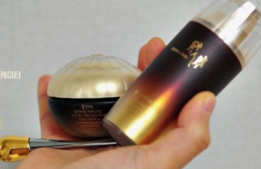 눈가 주름 예방해주는 눈가 전용 크림