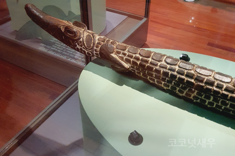 악어 나무 조각