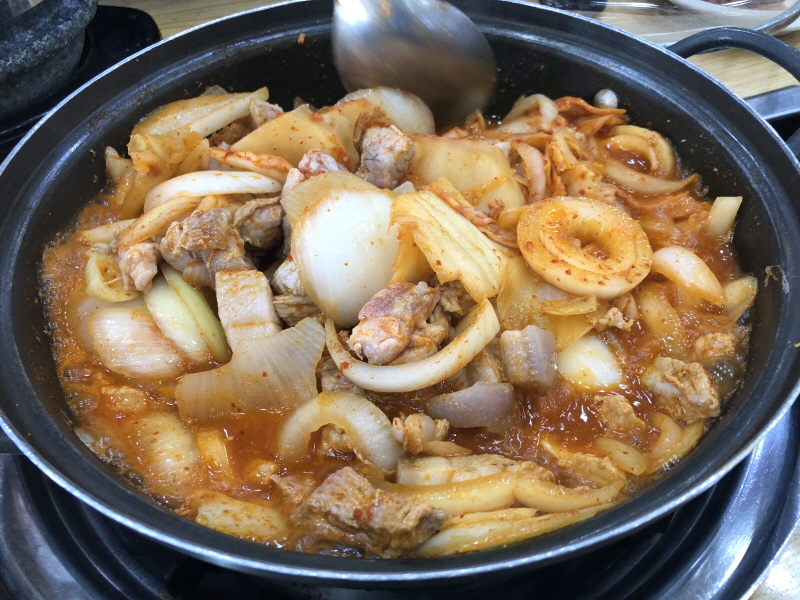 통돼지 두루치기