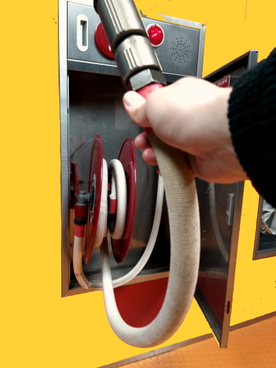 호스릴 옥내 소화전 모습