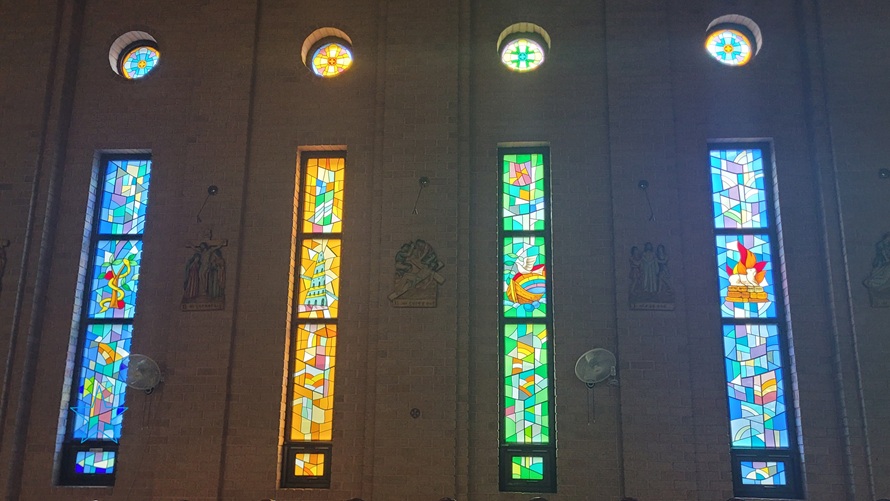 서울 신사베드로성당 스테인드글라스, 십자가의 길 사진