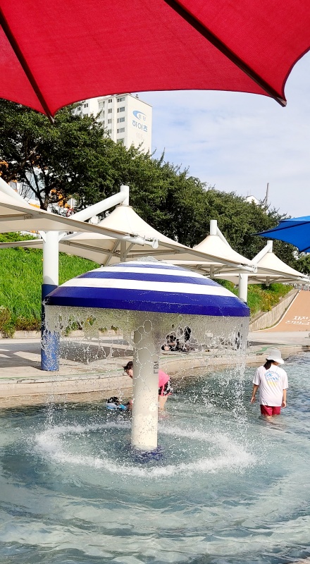 어린이존 물놀이시설 1 버섯 모양 폭포