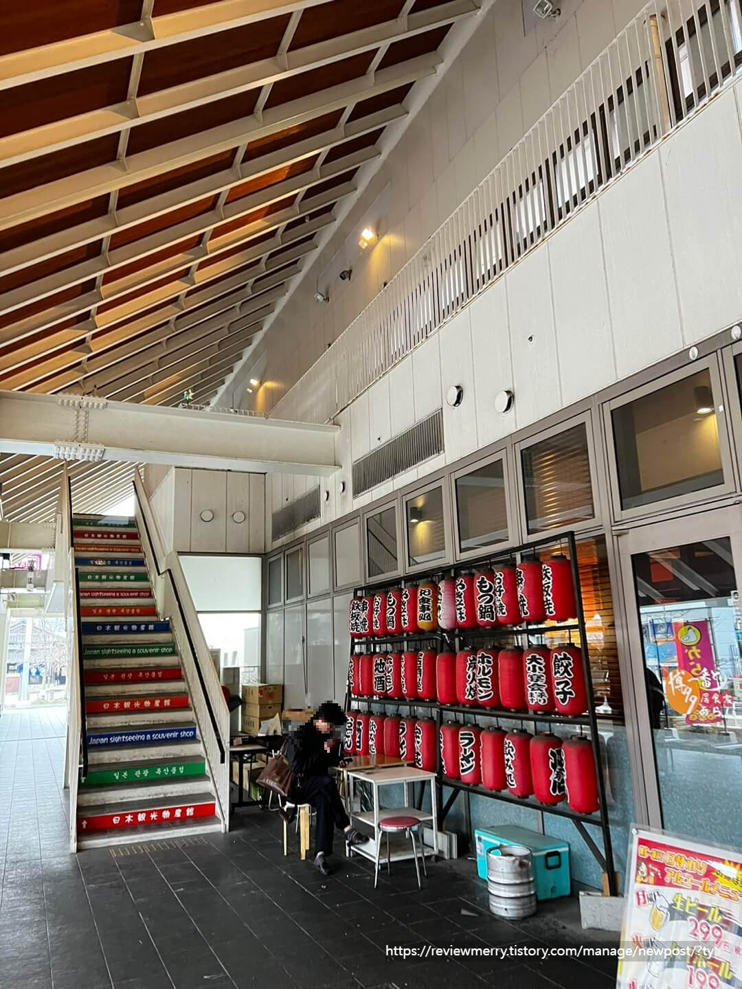 입구 옆 작은계단