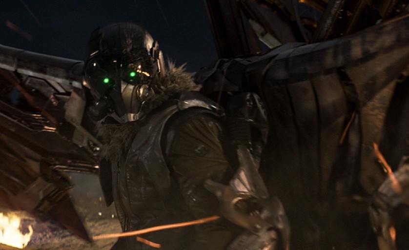 날개로 실을 끊어 버리는 벌쳐의 모습