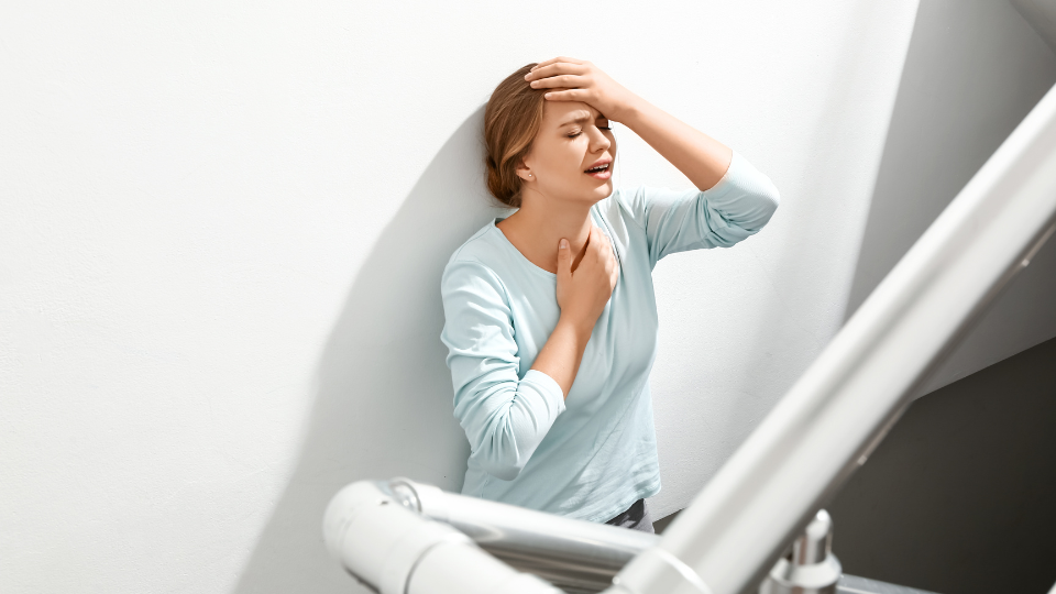 숨이 멎을 것 같은 기분을 느끼고 공포감을 느끼는 공황 장애