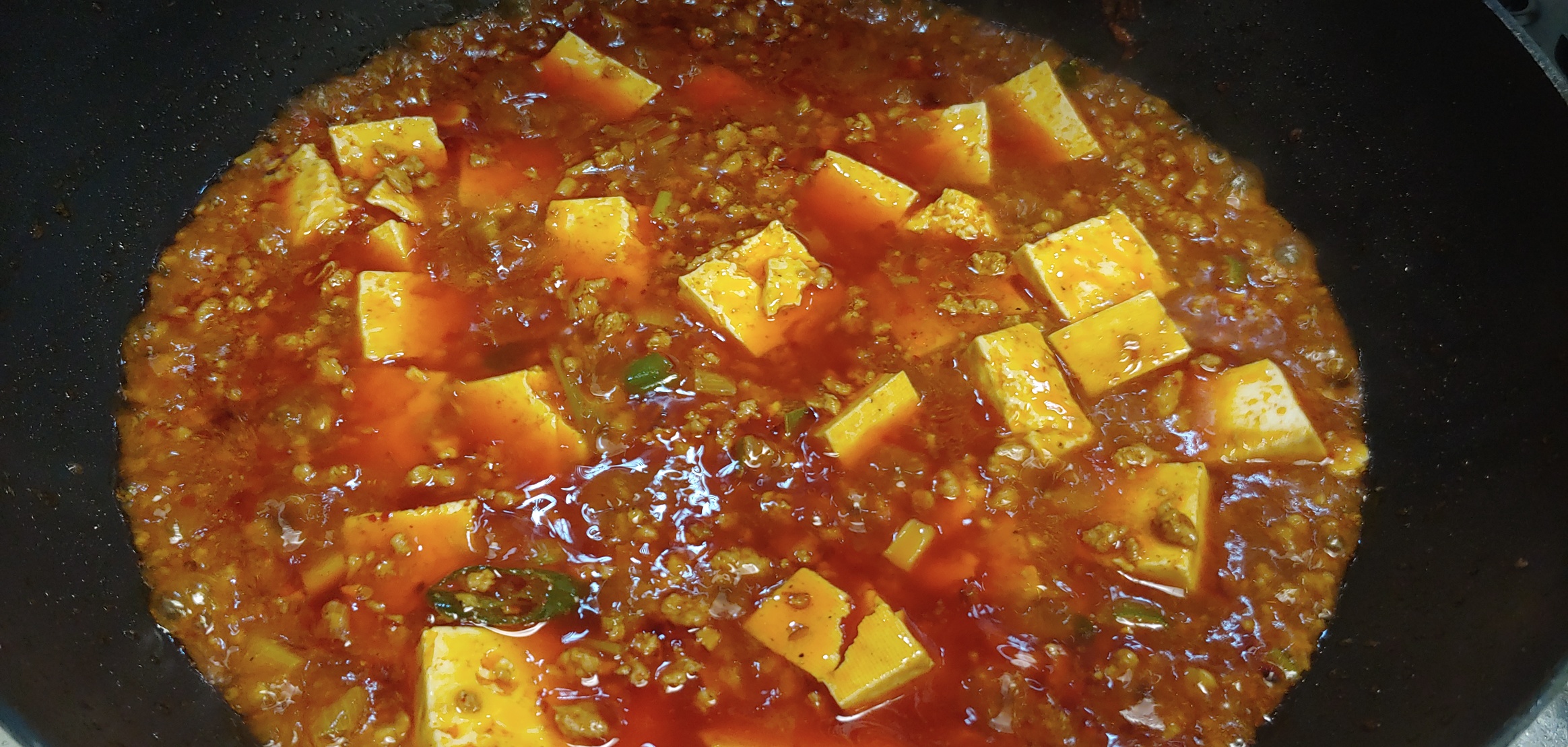 전분물로 걸쭉한 식감을 만들고&#44; 나머지 산초가루로 마무리를 합니다.