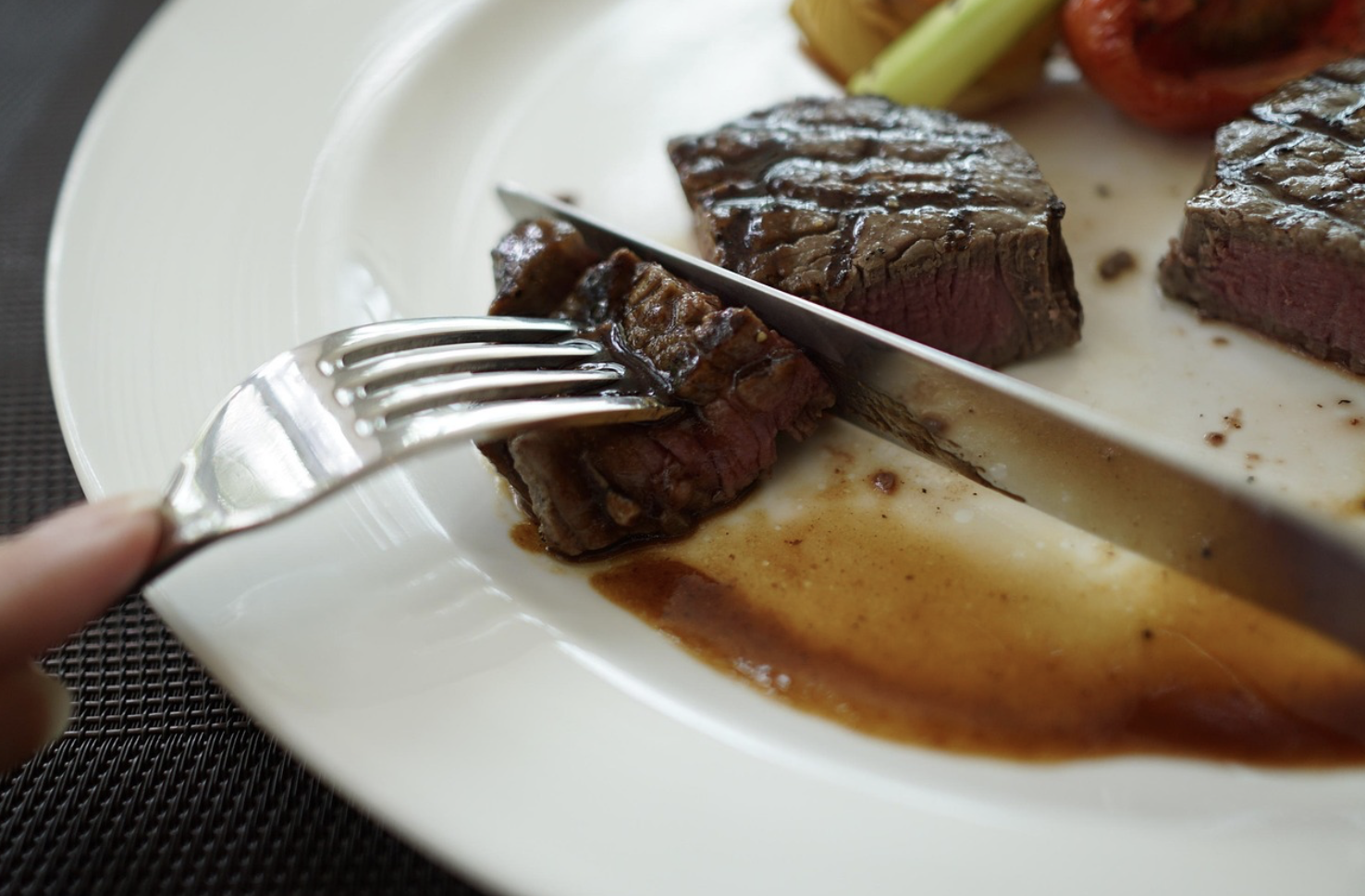 외식비, 올라도 너무 오른다 - 소비자들은 어떻게 변할까?