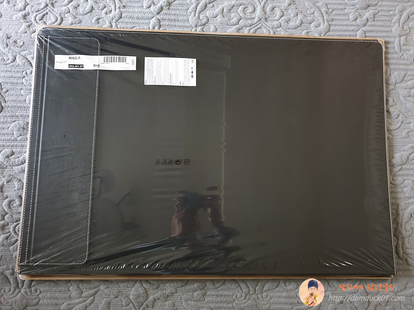 새로 사 온 이케아 리슬라 책상 패드, 블랙