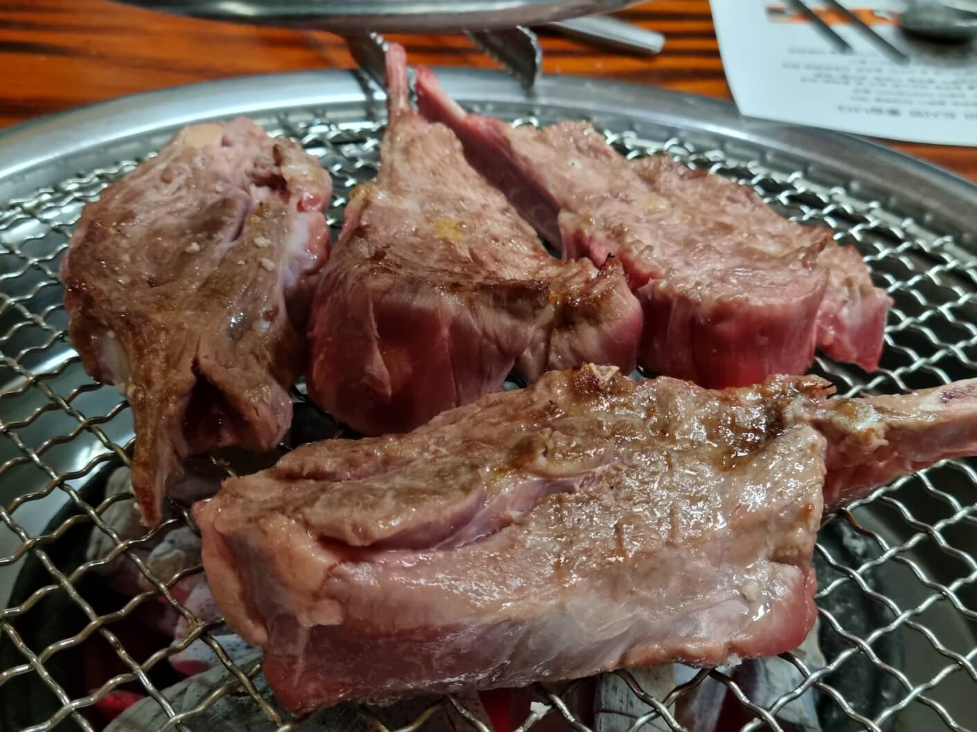 노릇노릇-구워지고-있는-양갈비