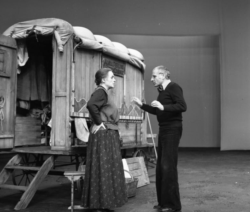 브레히트의 서사극 《억척어멈과 그의 자식들》 분석