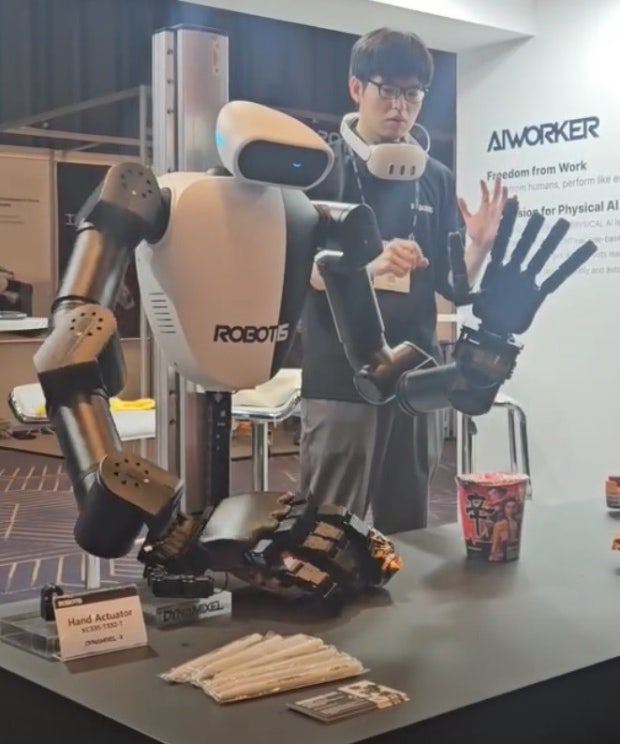 로보티즈 로봇손