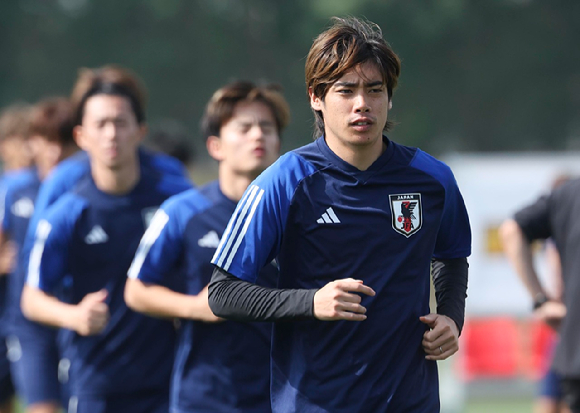 일본 축구대표팀이 성범죄 혐의로 고소당한 공격수 이토 준야(스타드 드 랭스 소속)를 소집 해제했다. 사진은 이토가 지난달 16일(현지시각) 카타르 도하 알 에르살 트레이닝 센터에서 훈련하고 있는 모습. [사진=뉴시스]