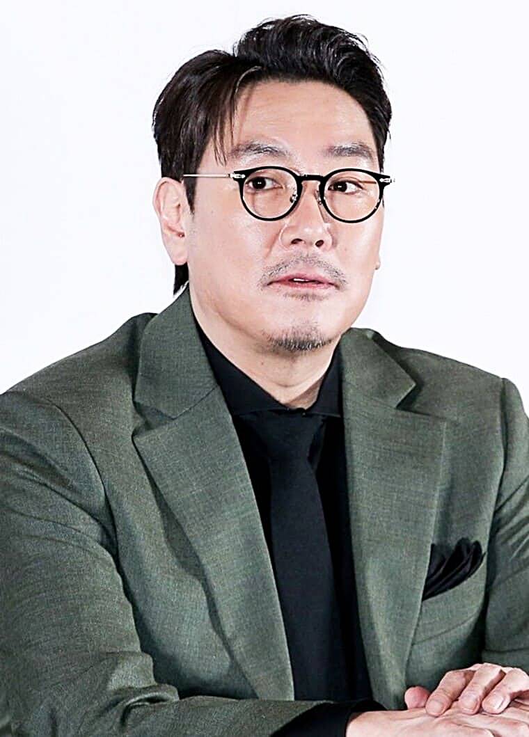 배우-조진웅