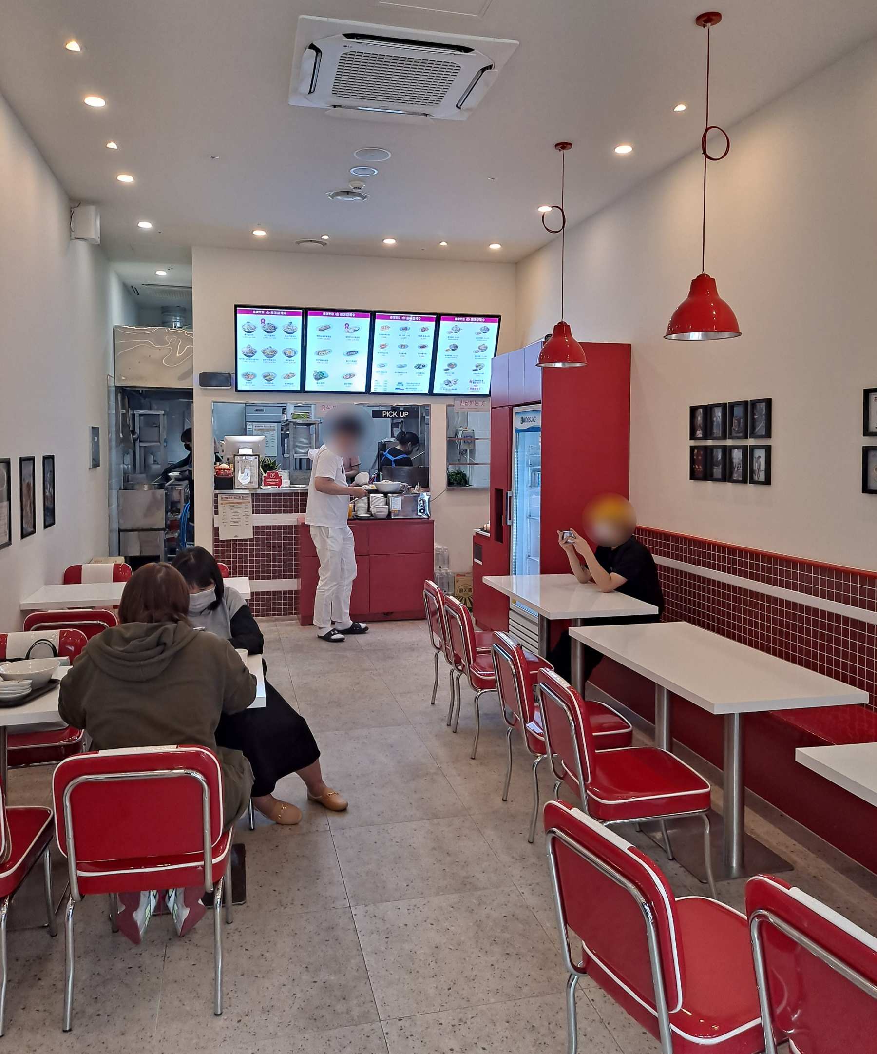 홍대쌀국수 매장 내부