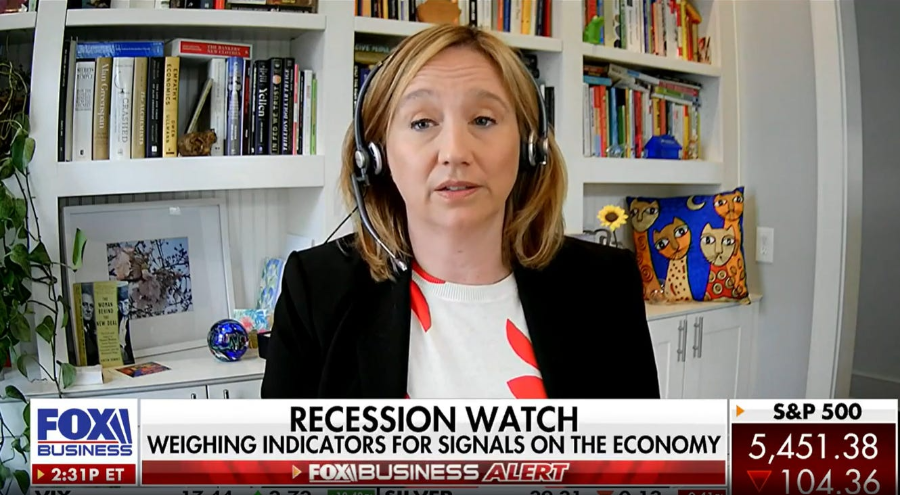 클라우디아 삼은 이야기 합니다.